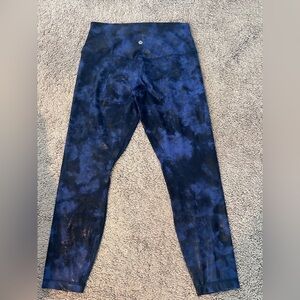 Lululemon Size 10 Leggings Shiny Blue and Black